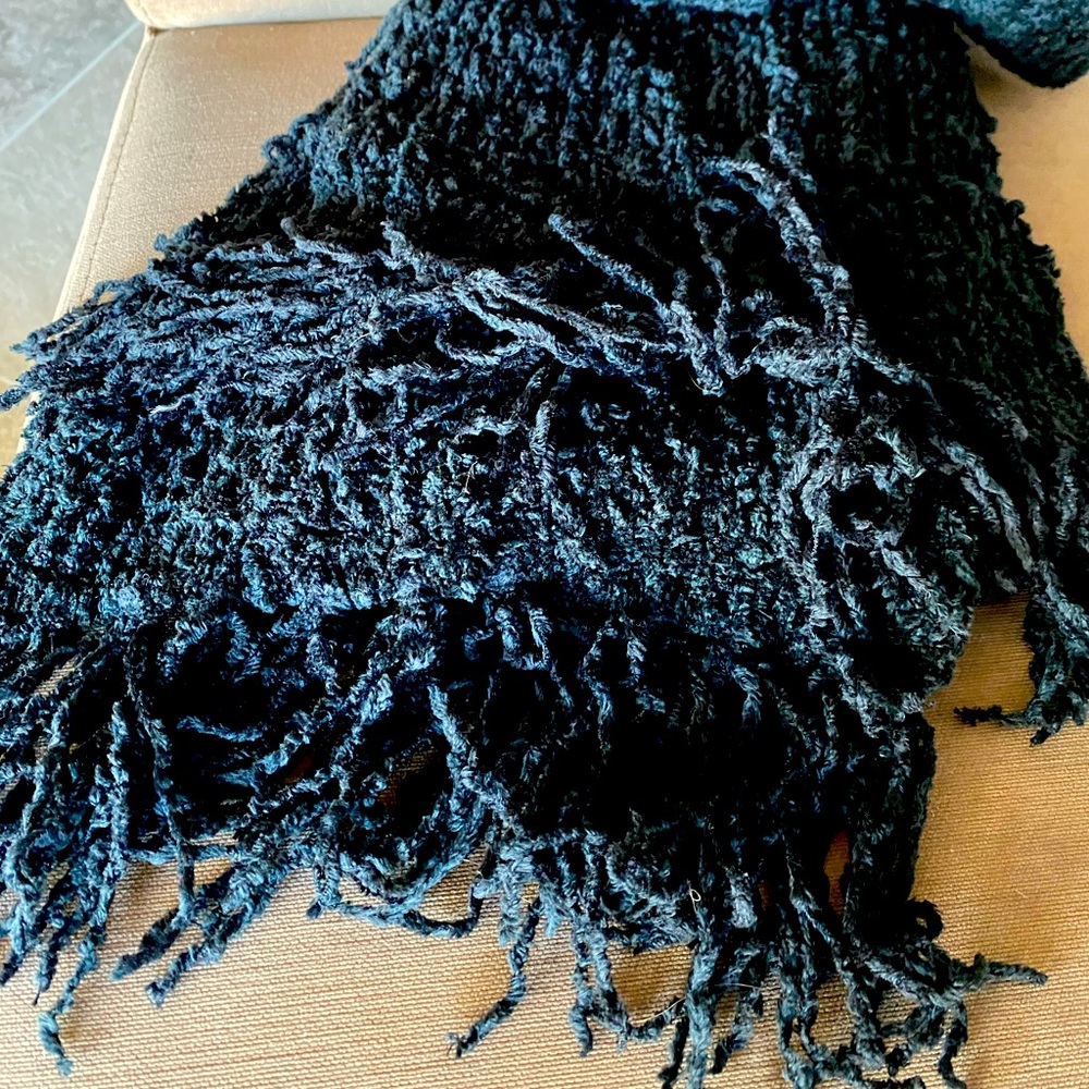Super fluffy black scarf